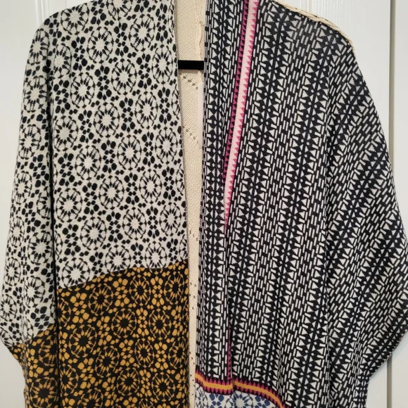 Anthropologie-Angel of the North Shawl - Picture 6 of 7